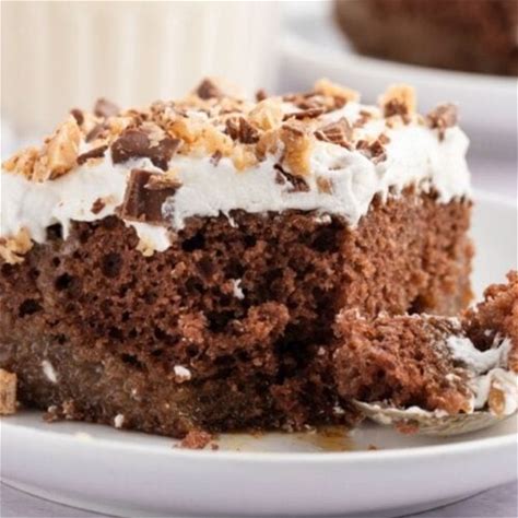 heath-bar-cake-easy-dessert-recipe-insanely-good image