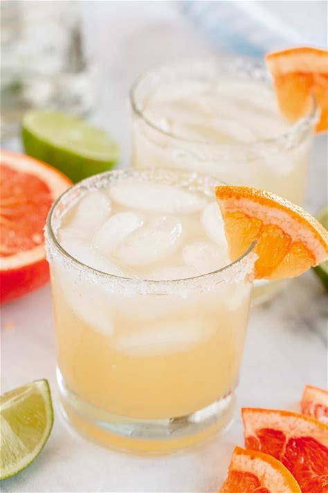 paloma-cocktail-recipe-tequila-grapefruit-cocktail image