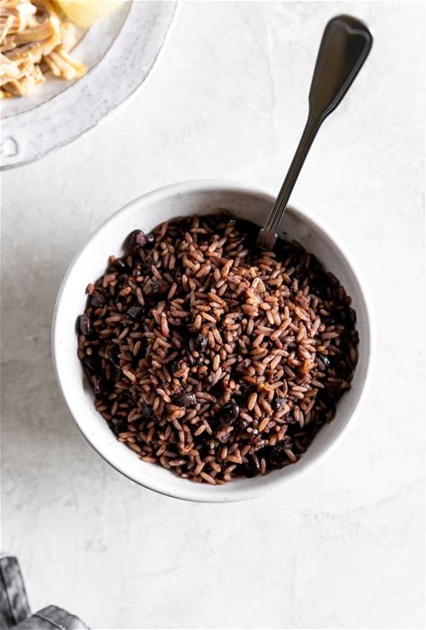 cuban-rice-and-black-beans-moros-y-cristianosarroz image