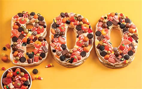 halloween-cookie-cake-recipe-how-to-make-a-boo-cake image