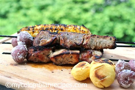 chuzos-o-pinchos-de-cerdo-colombian-grilled-pork image