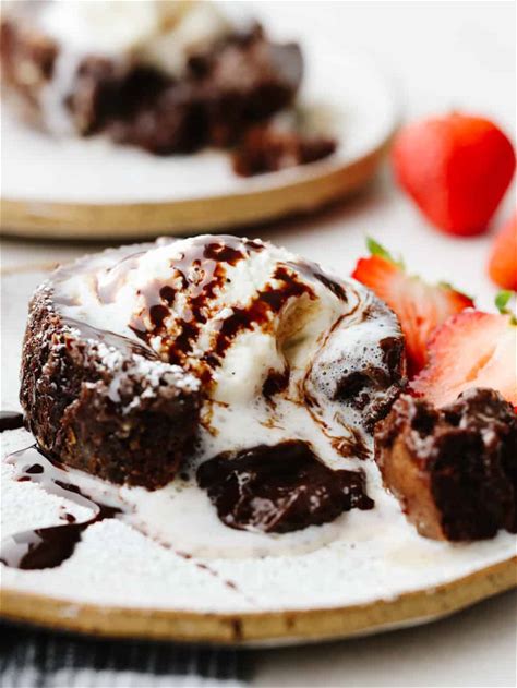 melt-in-your-mouth-chocolate-lava-cake image