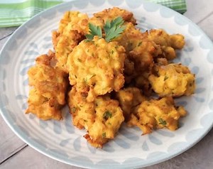 quick-and-easy-vegan-cauliflower-fritters-recipe-sidechef image
