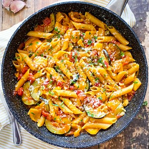 one-pan-spanish-garlic-pasta-easy-recipe-done-in-30 image