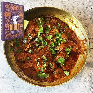 chicken-madras-curry-spicy-madras-sauce-the-curry-guy image