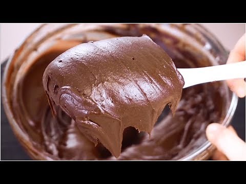 1-minute-chocolate-frosting-recipe-fudge-buttercream image