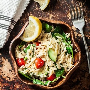 20-minute-lemon-spinach-orzo-salad-chew-out-loud image