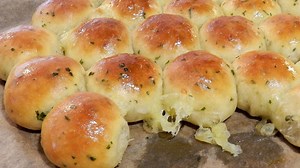 garlic-cheese-bubble-bread-how-to-make-this-amazing image