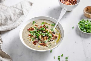 creamy-roasted-garlic-and-mushroom-soup-with-bacon image