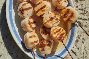 how-to-grill-scallops-easy-5-minute-recipe-the-kitchn image