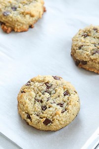 low-carb-chocolate-chip-cookies-recipe-the-diet-chef image