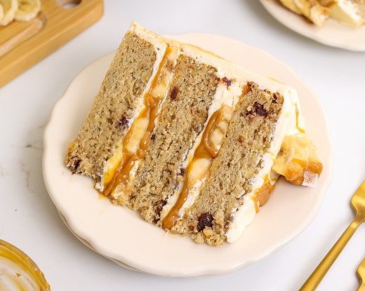 banoffee-cake-fluffy-banana-cake-with-toffee-filling image