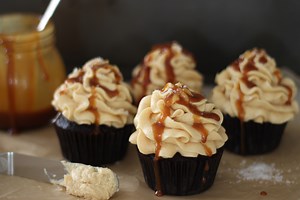chocolate-salted-caramel-cupcake-recipe-recipes-by-carina image