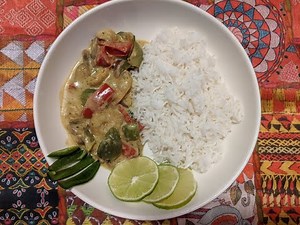 easy-thai-green-curry-with-shrimp-kaeng-khiao-wan image