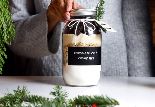 chocolate-chip-cookie-mix-in-a-jar-with-free-printable image