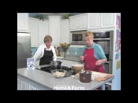 how-to-make-chicken-and-dumplings-with-down-home image
