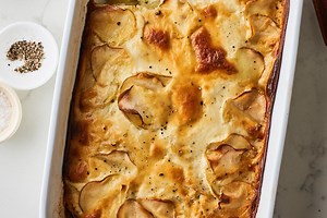 au-gratin-potatoes-recipe-cheesy-potato-casserole image