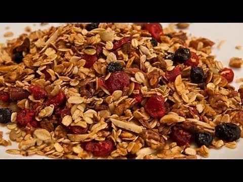 homemade-granola-recipe-laura-vitale-laura-in-the image