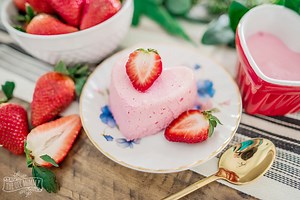 2-ingredient-strawberry-fluff-dessert-ww-keto-friendly image