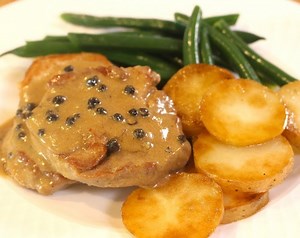 pork-au-poivre-peppercorn-sauce-recipe-sidechef image
