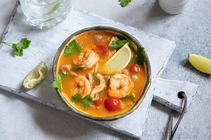 low-calorie-tom-yum-soup-recipe-thai-hot-and-sour image