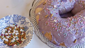 giant-donut-recipe-mashed image