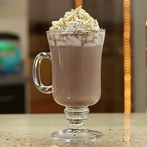 amaretto-hot-chocolate-tipsy-bartender image