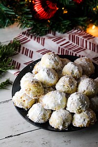 macadamia-nut-snowball-cookies-recipe-keeping-it-relle image