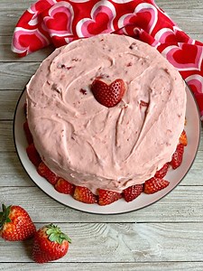 strawberry-cake-grandmothers-favorite-with-real-strawberries image